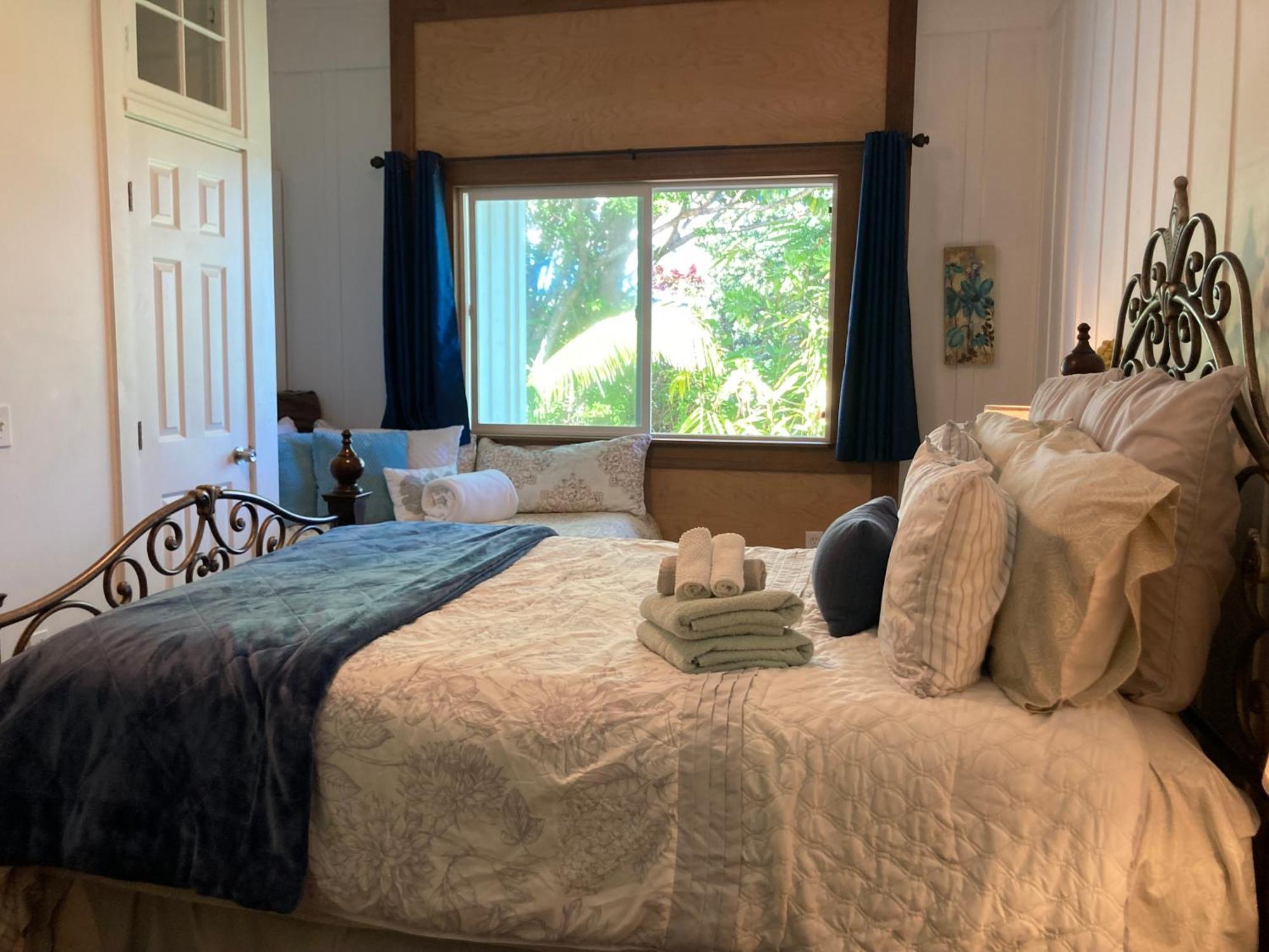 Hilo Bay Oceanfront Bed And Breakfast Exterior foto
