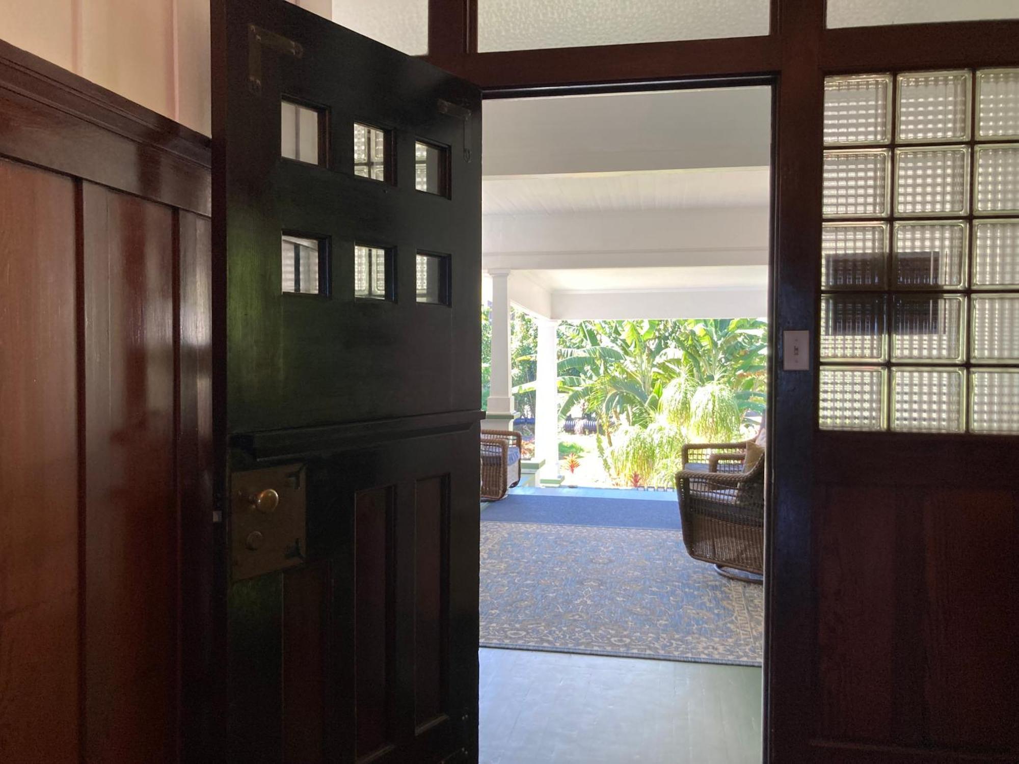 Hilo Bay Oceanfront Bed And Breakfast Exterior foto